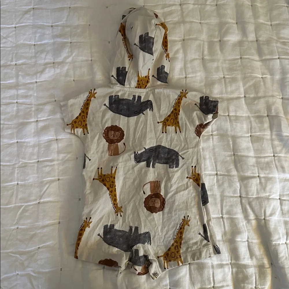 11 piece 12mo. Cute Baby Boy Animal themed Clothes (040) - Picture 5 of 16